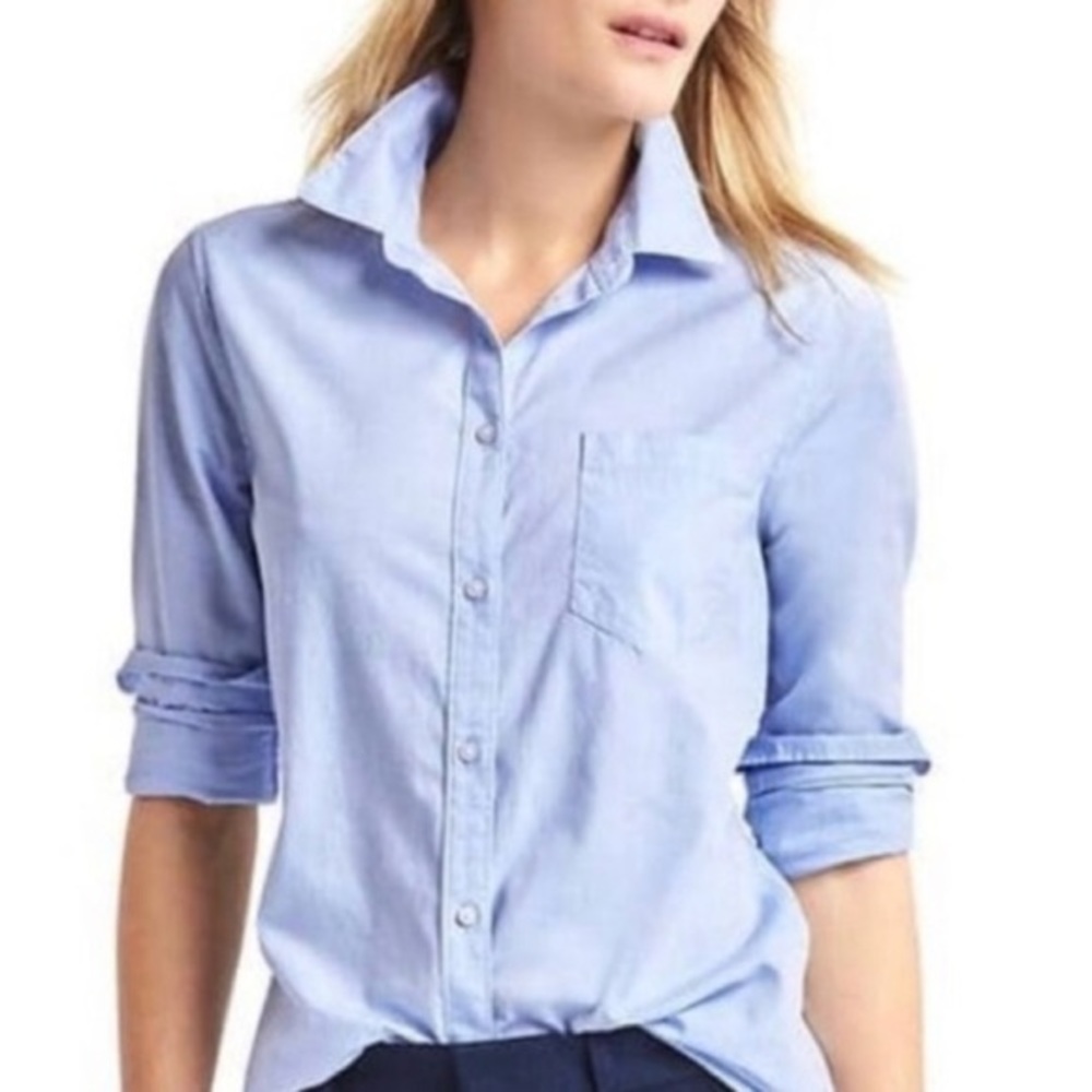 Gap Shrunken Boyfriend Button Down